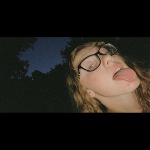 Meet your Posher, Ava